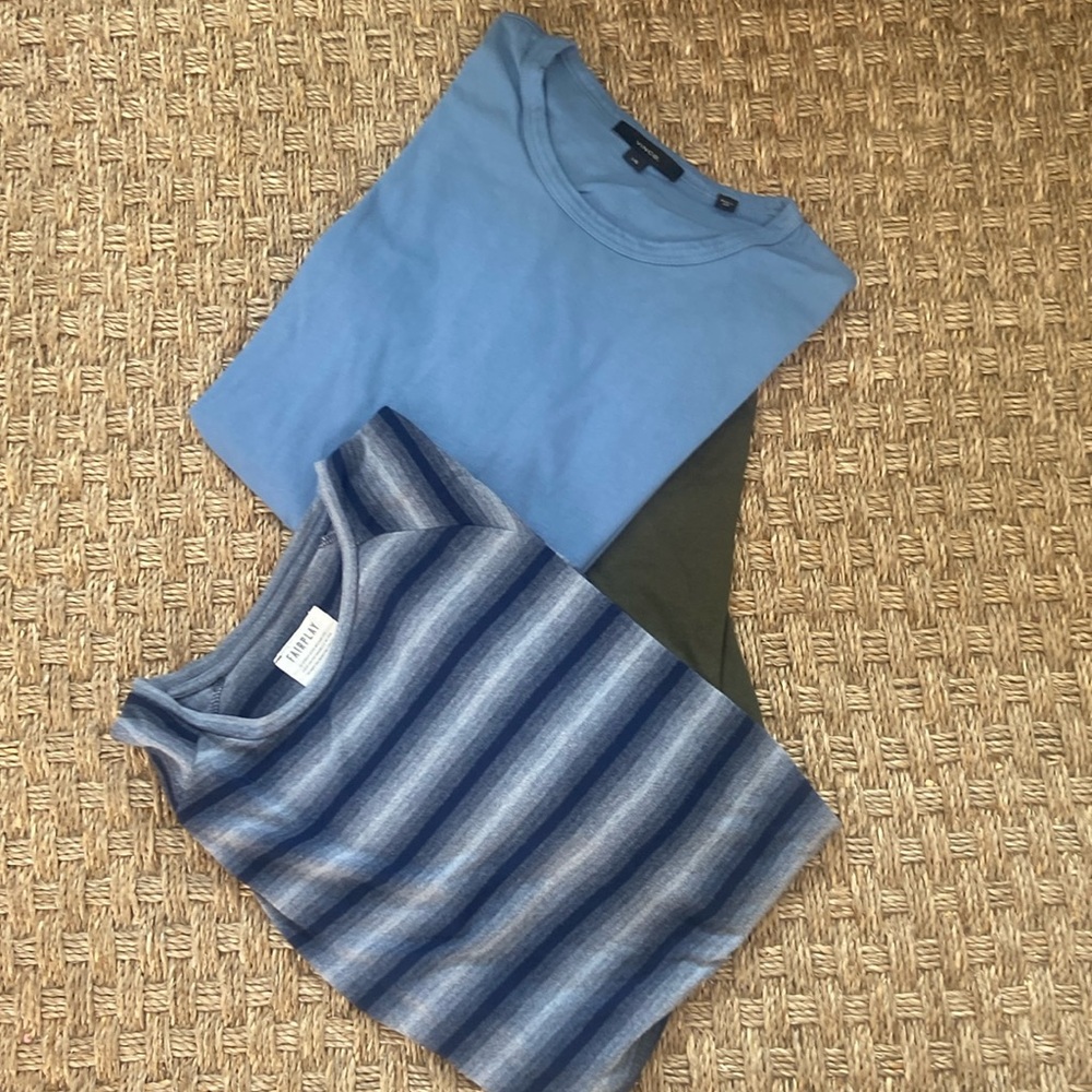 T- shirt bundle in size medium and large